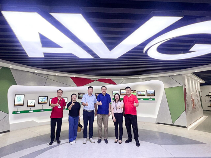 中國體育用品業(yè)聯(lián)合會主席李樺一行蒞臨傲勝股份交流指導